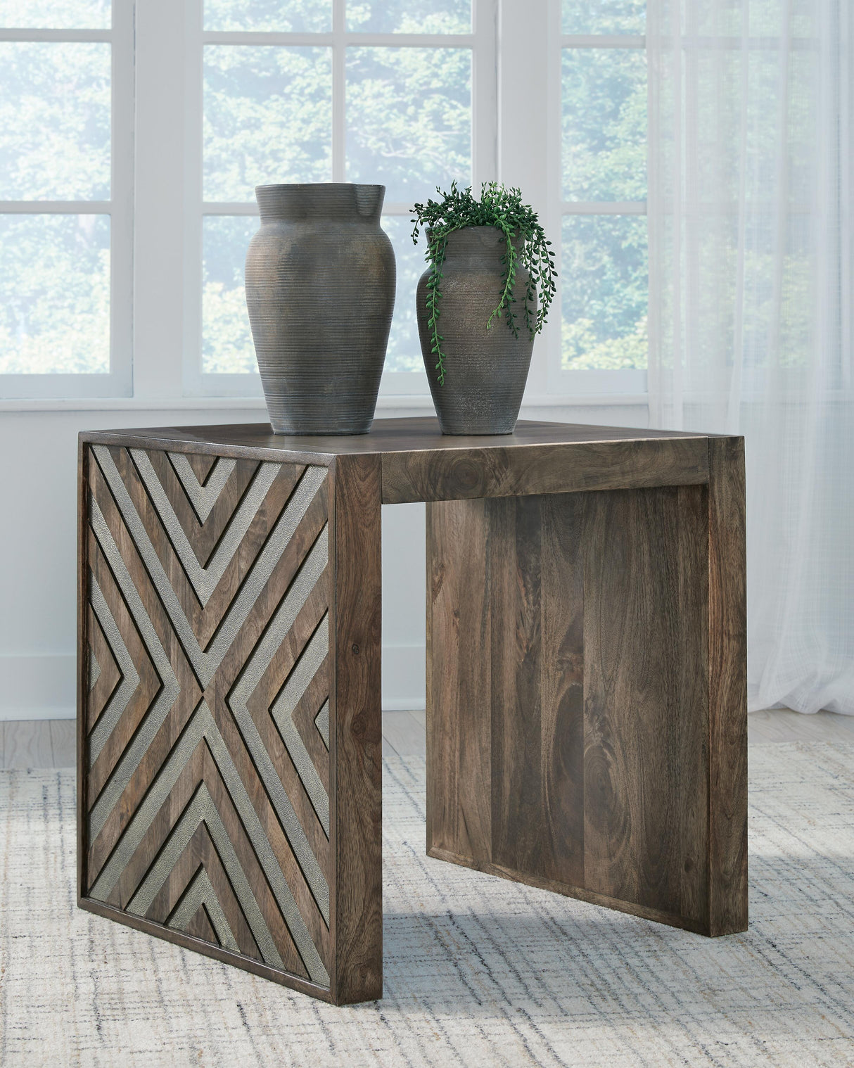 Dreggan End Table - T567-2