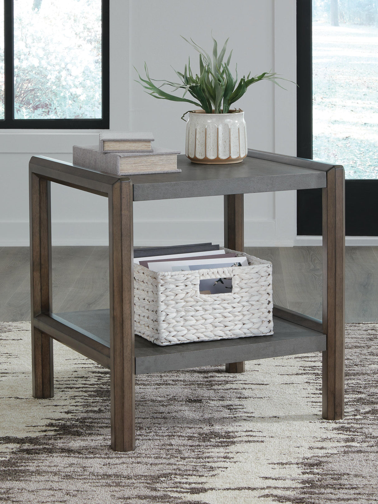 Kallenny End Table - T669-3