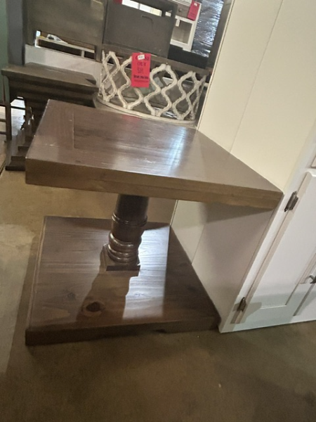195--ASHLEY END TABLE - 303-195