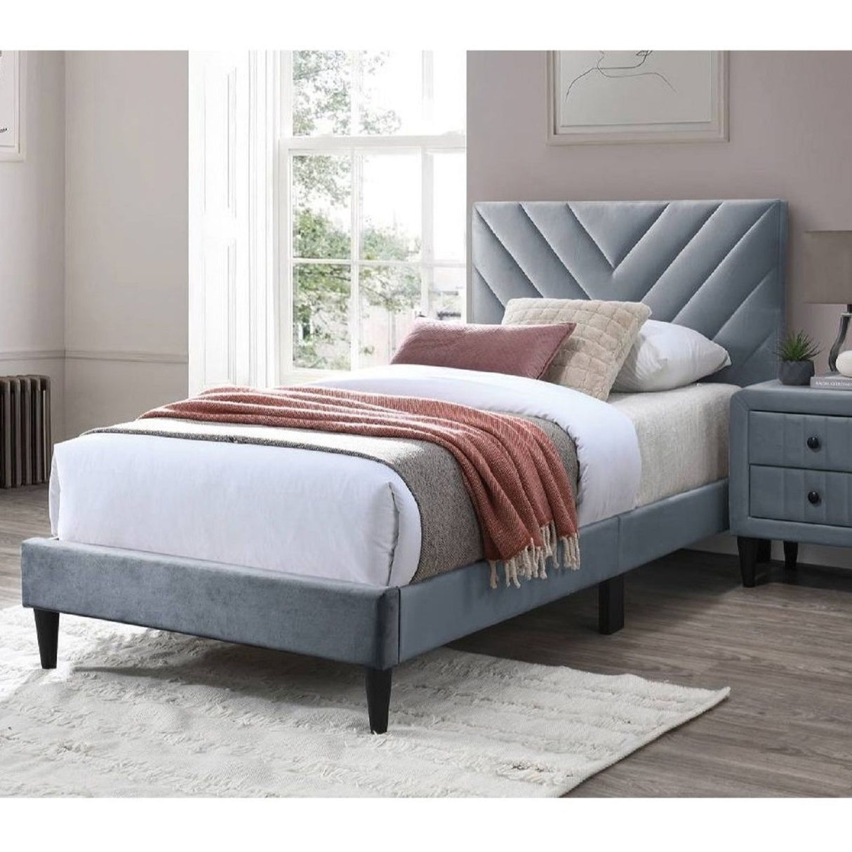 Bed Set With Adjustable Headboard