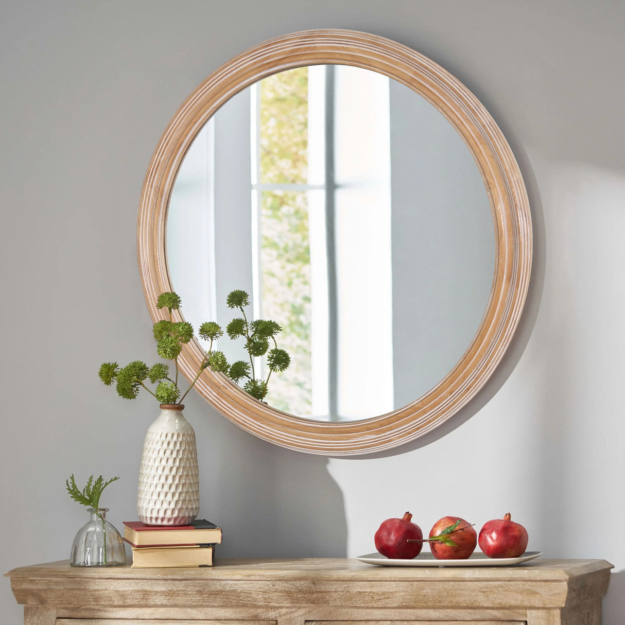 Round Wall Mirror With Ribbed Frame